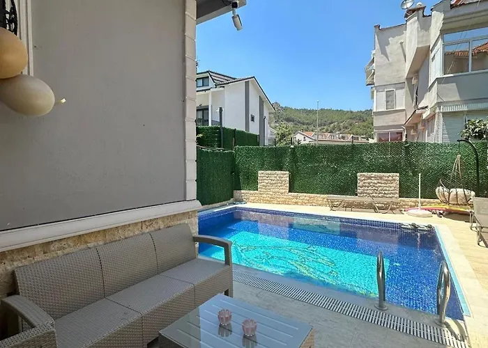 Vila With Private Pool In *